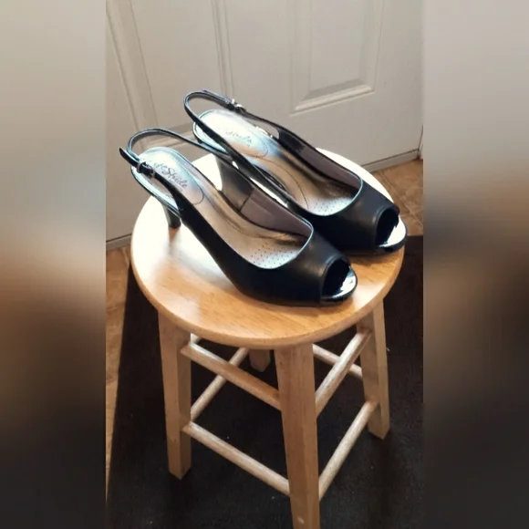 NWT Stride Rite Sling Backs - Picture 5 of 13